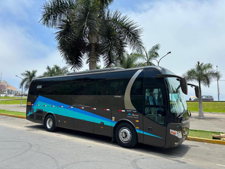 Bus touristique Alpamayo Tours