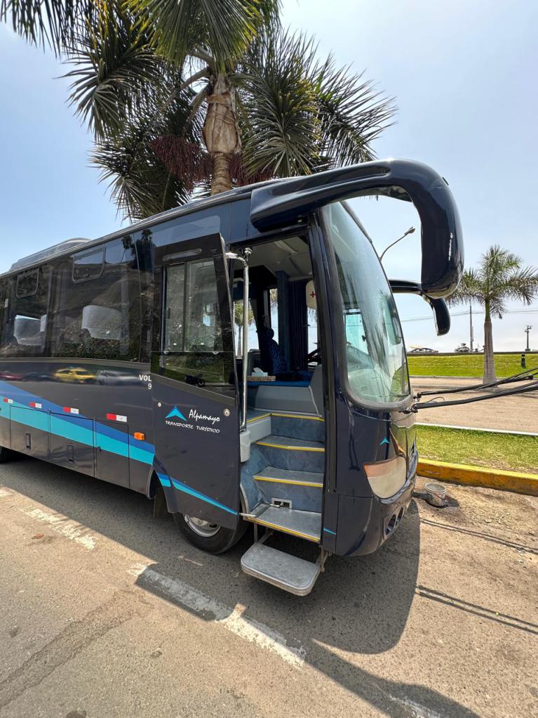 Bus touristique Alpamayo Tours