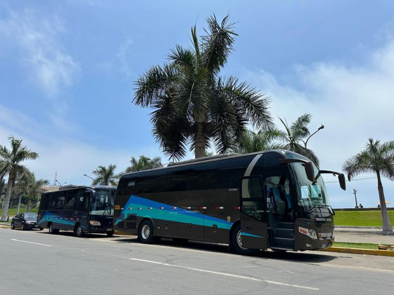 Bus transport touristique Alpamayo Tours