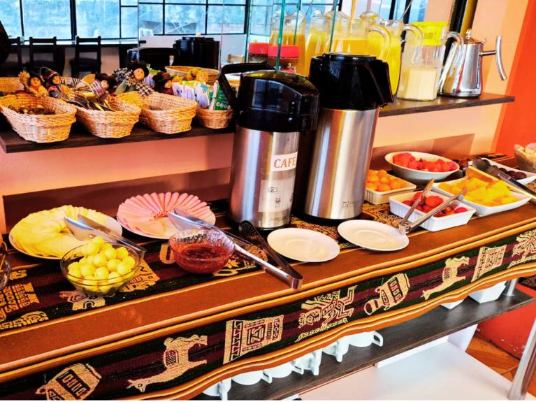 Desayuno buffet Kaaro house Cusco