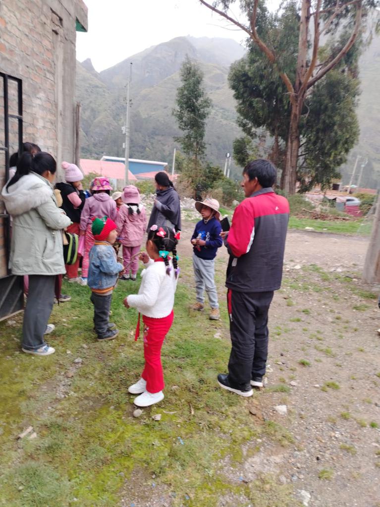 Enfants de l'Associacion Pukullawa