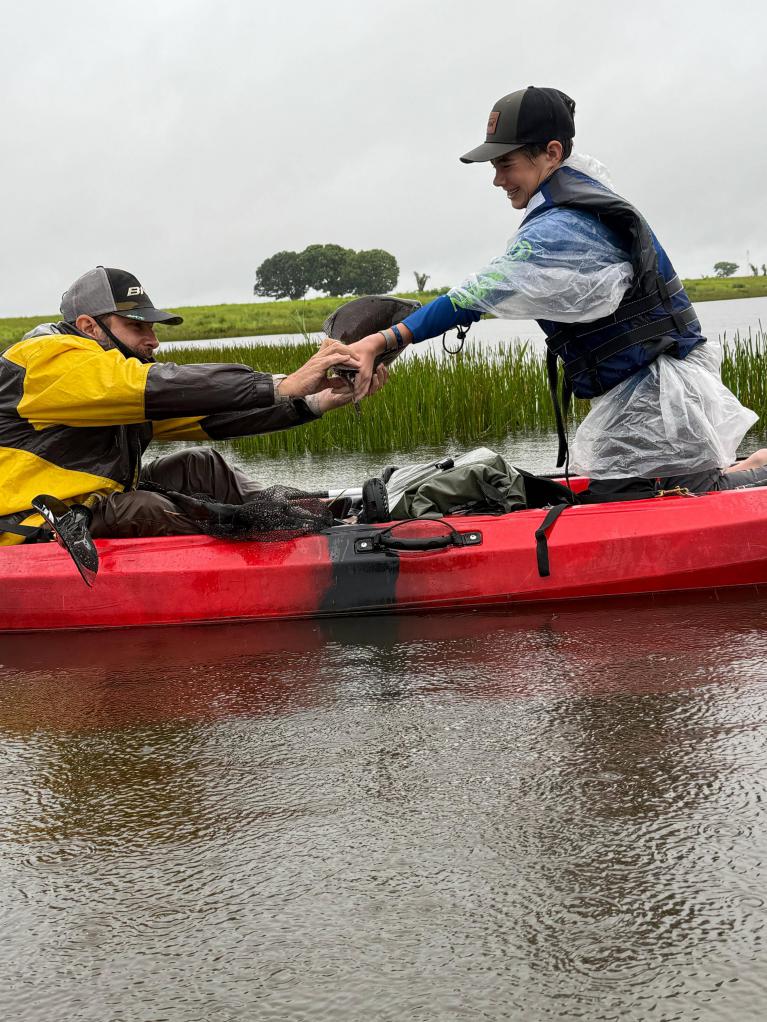 Pêche en kayak sur les eaux amazoniennes depuis Pucallpa