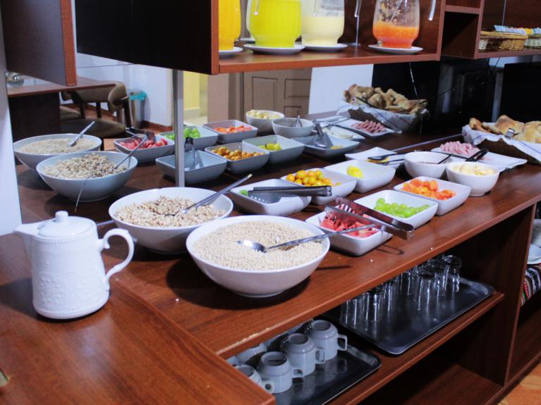 Desayuno buffet Kaaro hotel Puno