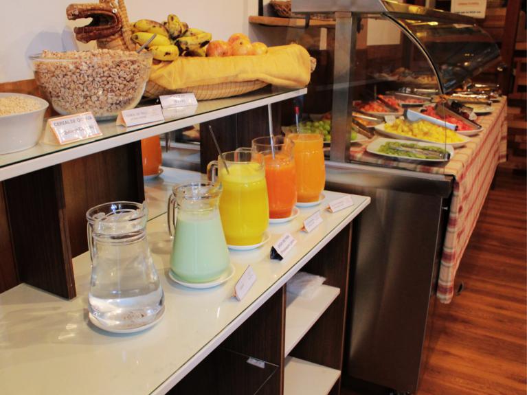 Desayuno buffet Kaaro hotel suites Puno